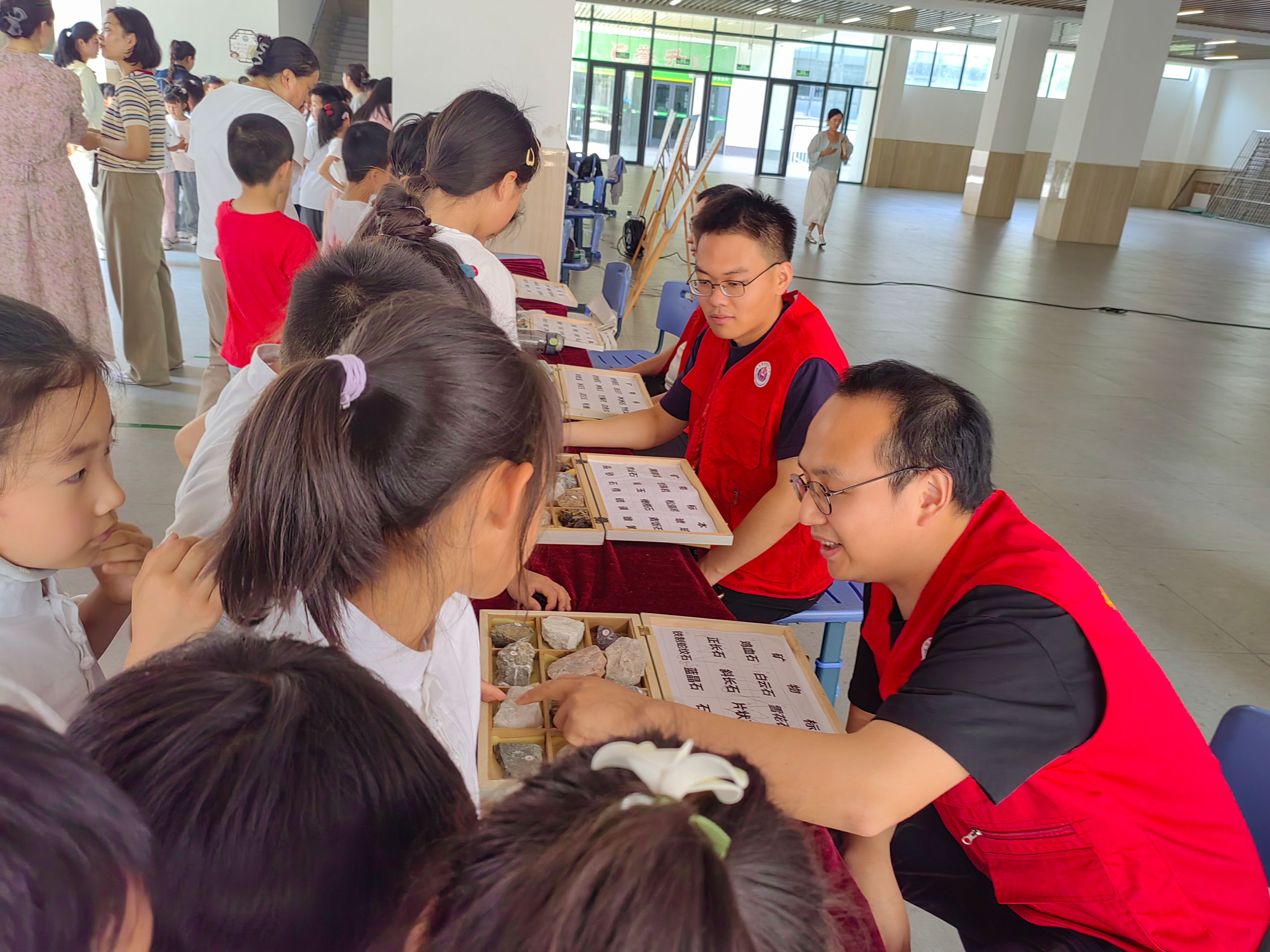 地质科普进校园活动